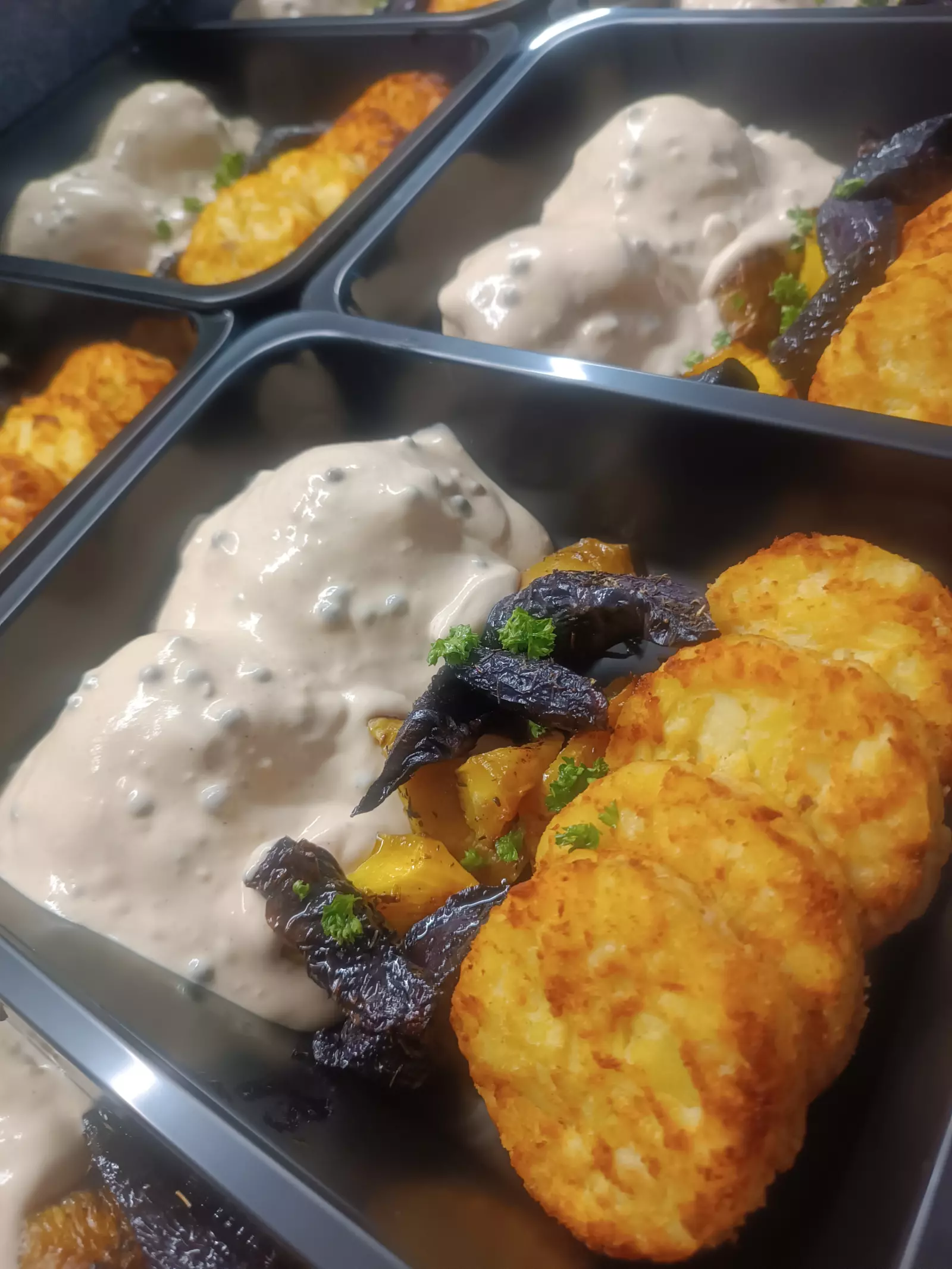 Photo du produit Boulettes pur porc, rostïs de pdt, crème au poivre, carottes au miel & au thym